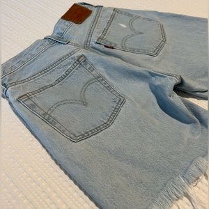 Women’s Levi 501 Mid Thigh Short Size 24 in Luxor Focus Wash